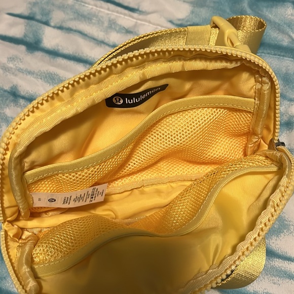 Lululemon yellow belt bag - Color SOLD OUT online - Picture 4 of 6